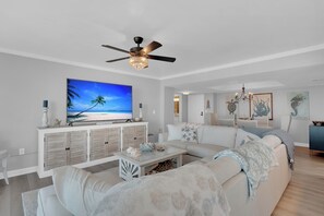 TV - 2B/2B Marina Towers 704, Bay View, Heated Pool! Hot tub! (Fort Myers Beach)