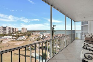 Property grounds - 2B/2B Marina Towers 704, Bay View, Heated Pool! Hot tub! (Fort Myers Beach)