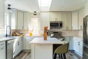 Frigorífic, microones, forn i placa de cuina 