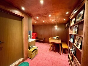 المنشأة من الداخل