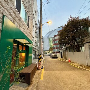 المنشأة من الخارج