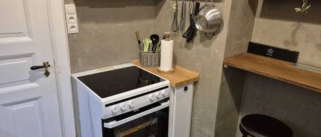 Microondas, horno, placa de cocina y lavavajillas