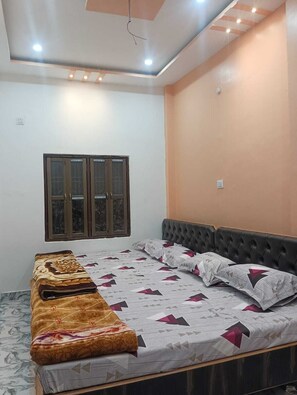 Family Room | Free WiFi - Lakshman Guest House (Varanasi)