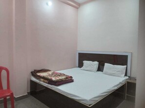 Standard Single Room | Free WiFi - Lakshman Guest House (Varanasi)