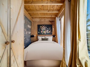 3 bedrooms, free WiFi, bed sheets - Authentic chalet in Courchevel 1850 with terrace and parking (Courchevel 1850)