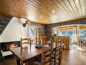 Dining - Authentic chalet in Courchevel 1850 with terrace and parking (Courchevel 1850)