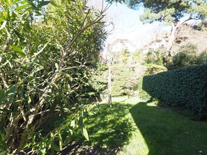 Property grounds - Ground Floor Apt with Garden Near Beach and Parking (Arcachon)