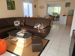TV - Comfortable house in Sarzeau, near beach, 4 bedrooms (Sarzeau)