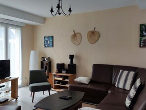 TV - Comfortable house in Sarzeau, near beach, 4 bedrooms (Sarzeau)