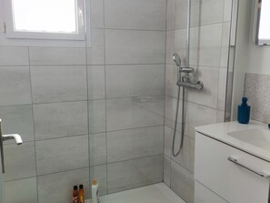 Bathroom - Comfortable house in Sarzeau, near beach, 4 bedrooms (Sarzeau)