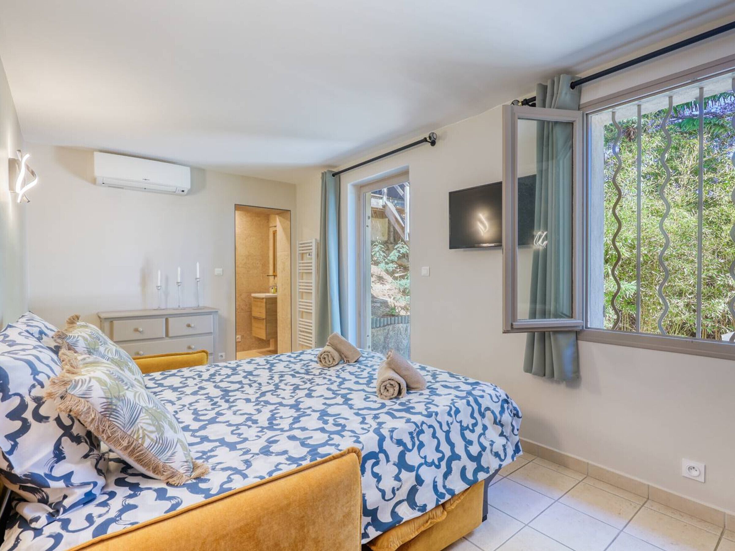 Superb Villa With Sea View, Air Conditioning, Close To Beach, Parking, Pets Allowed - Le Lavandou