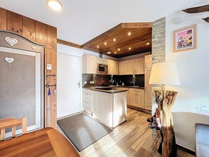 Interior - Charming Renovated T3, South Balcony, Slope View (Le Corbier)