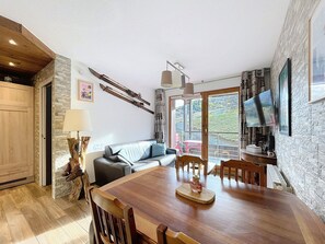 TV - Charming Renovated T3, South Balcony, Slope View (Le Corbier)