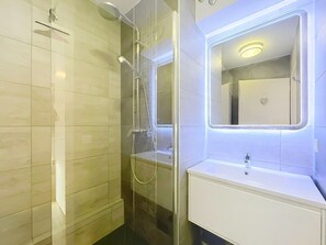 Bathroom - Charming Renovated T3, South Balcony, Slope View (Le Corbier)