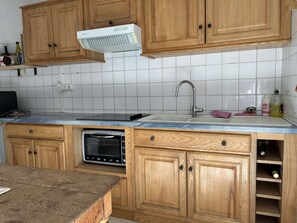 Fridge, microwave, oven, coffee/tea maker