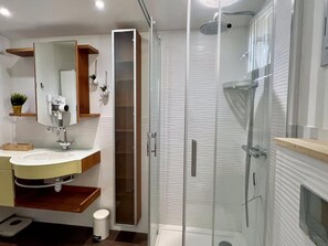 Hair dryer - Charming renovated house in Sarlat with air conditioning and private parking (Sarlat-la-Canéda)