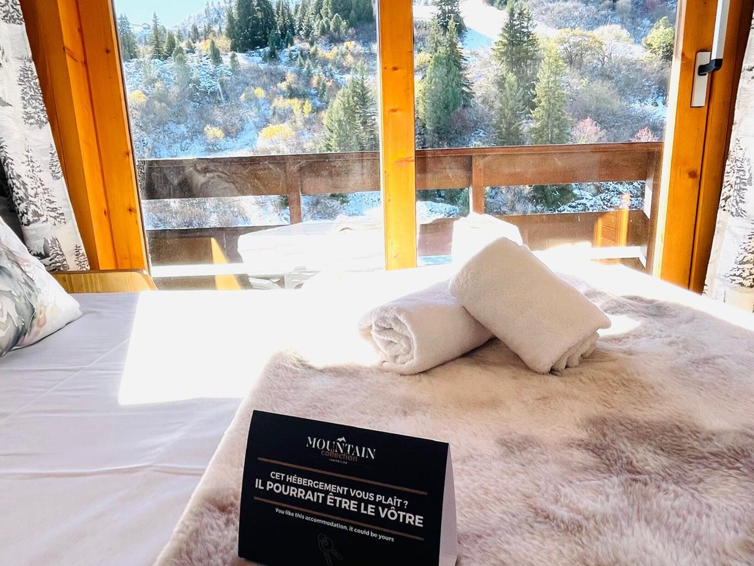 1 bedroom, bed sheets