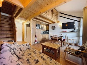 Living area - Cosy apartment in Les Menuires, alpine style, parking (Les Menuires)