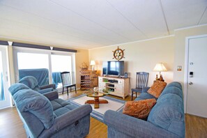 TV, DVD player - Thunder Island 13A-Baywater 39th St, Free WiFi, Pool, Elev, W/D, AC (Ocean City)