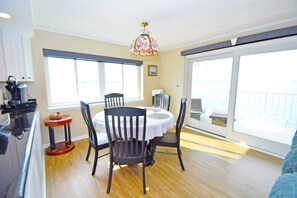 Dining - Thunder Island 13A-Baywater 39th St, Free WiFi, Pool, Elev, W/D, AC (Ocean City)