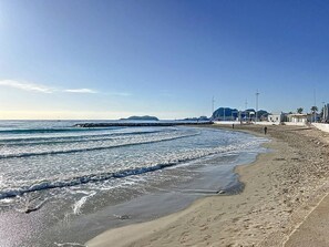 Beach - Air-conditioned apartment with parking, 2 bedrooms in La Ciotat (La Ciotat)