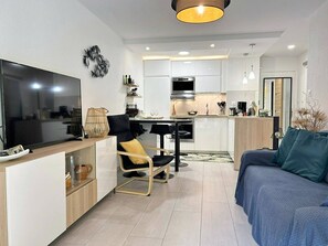 Living area - Modern apartment 3 rooms, 5 sleeps, Bormes-les-Mimosas (Bormes-les-Mimosas)