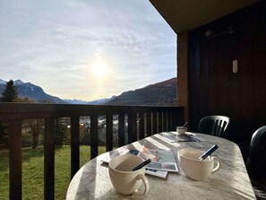 Outdoor dining - Studio with balcony and parking - Briançon 4 people (Briançon)