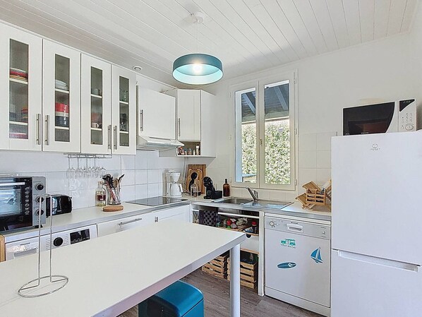 Fridge, microwave, dishwasher, coffee/tea maker