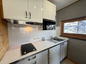 Fridge - Modern apartment in Vars, ideal for skiing, 2 bdr, balcony (Vars)
