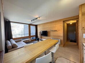 TV - Modern apartment in Vars, ideal for skiing, 2 bdr, balcony (Vars)