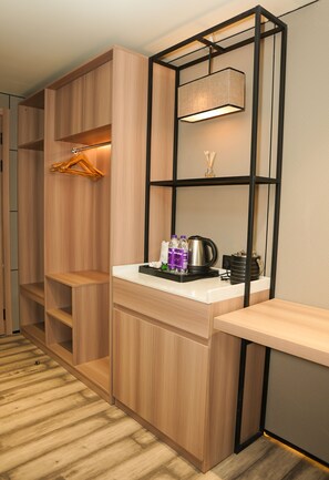 Phòng Deluxe, quang cảnh thành phố | Két bảo mật tại phòng, màn/rèm cản sáng, phòng cách âm 