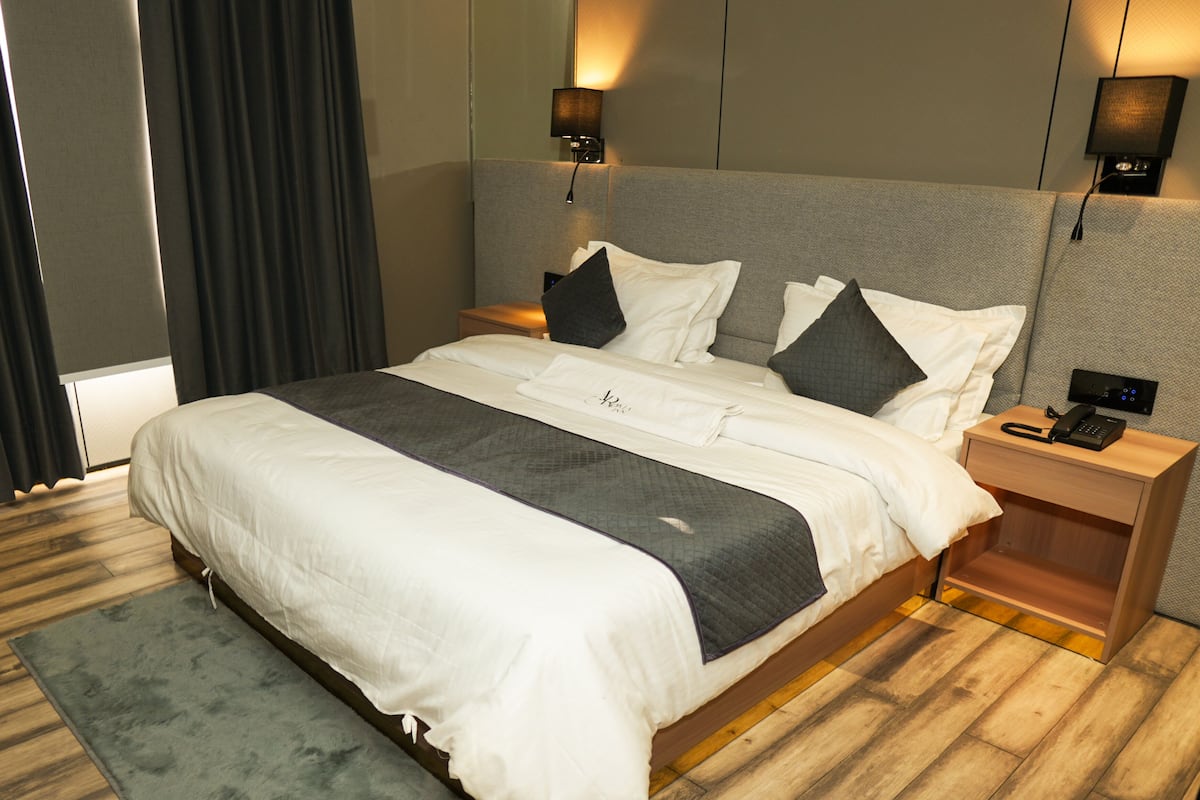 Deluxe Room, City View | In-room safe, blackout drapes, soundproofing, free WiFi