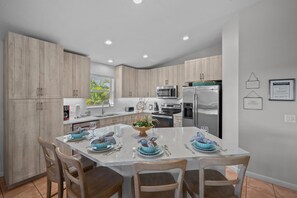 Fridge, microwave, oven, stovetop - Pelican Place by Beach Boutique Rentals (Anna Maria)
