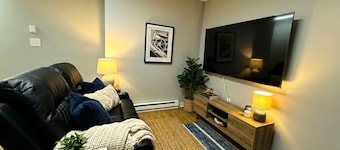 Historic Apt: King Bed & Workspace
