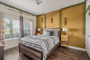 4 bedrooms, iron/ironing board, WiFi, bed sheets - Townhouse w/ pool & resort access (Davenport)