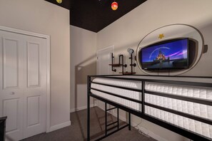 Interior - Family townhouse w/ pool & water park access (Davenport)