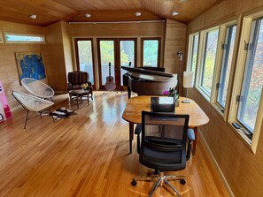 المنشأة من الداخل