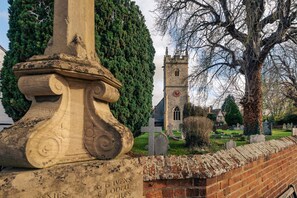 المنطقة المحيطة بالمنشأة