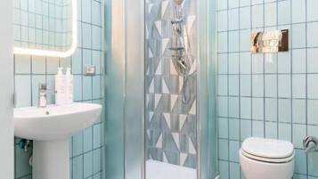 Classic Triple Room | Bathroom | Shower, hair dryer, towels, toilet paper