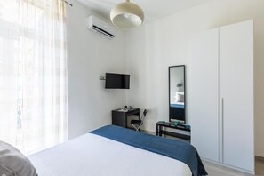 غرفة مزدوجة كلاسيكية | مكتب ومساحة عمل للكمبيوتر المحمول ومكواة/لوح كي وواي فاي مجانًا