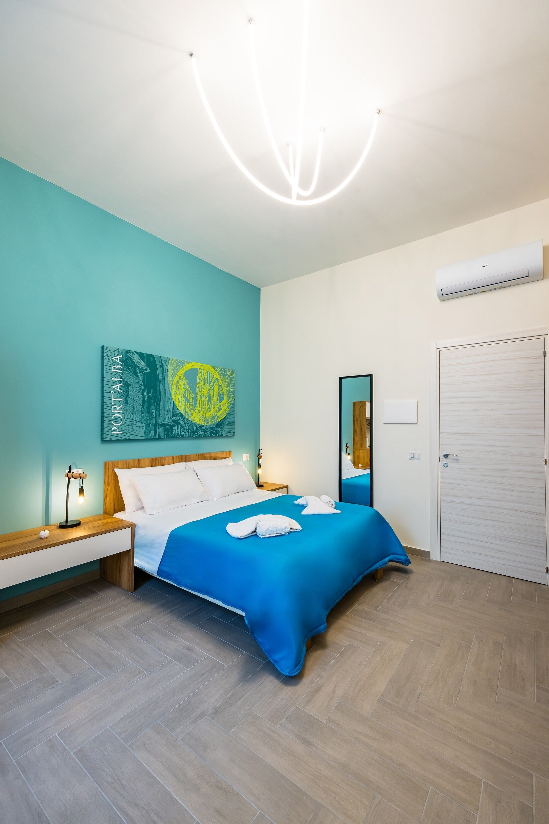 بديكورات فريدة لكل غرفة وطراز فريد لكل وحدة ومكتب ومكواة/لوح كي