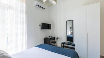 Classic Double Room | Desk, laptop workspace, iron/ironing board, free WiFi