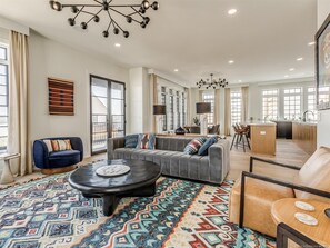 TV, fireplace, video games, stereo - Latitude of Gratitude (Carlton Landing)