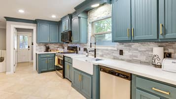 House (4 Bedrooms) | Interior