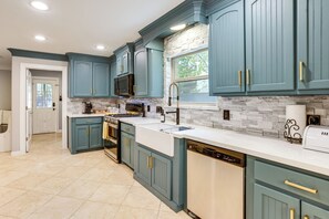 House (4 Bedrooms) | Interior