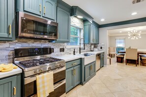 House (4 Bedrooms) | Interior