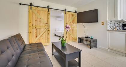 Steps to Pompano Beach: Couple's Retreat w/ Patio!