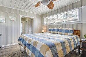 House (3 Bedrooms) | Interior - Steps to Sea! Family Getaway in North Myrtle Beach (North Myrtle Beach)