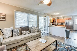 House (3 Bedrooms) | Interior - Steps to Sea! Family Getaway in North Myrtle Beach (North Myrtle Beach)