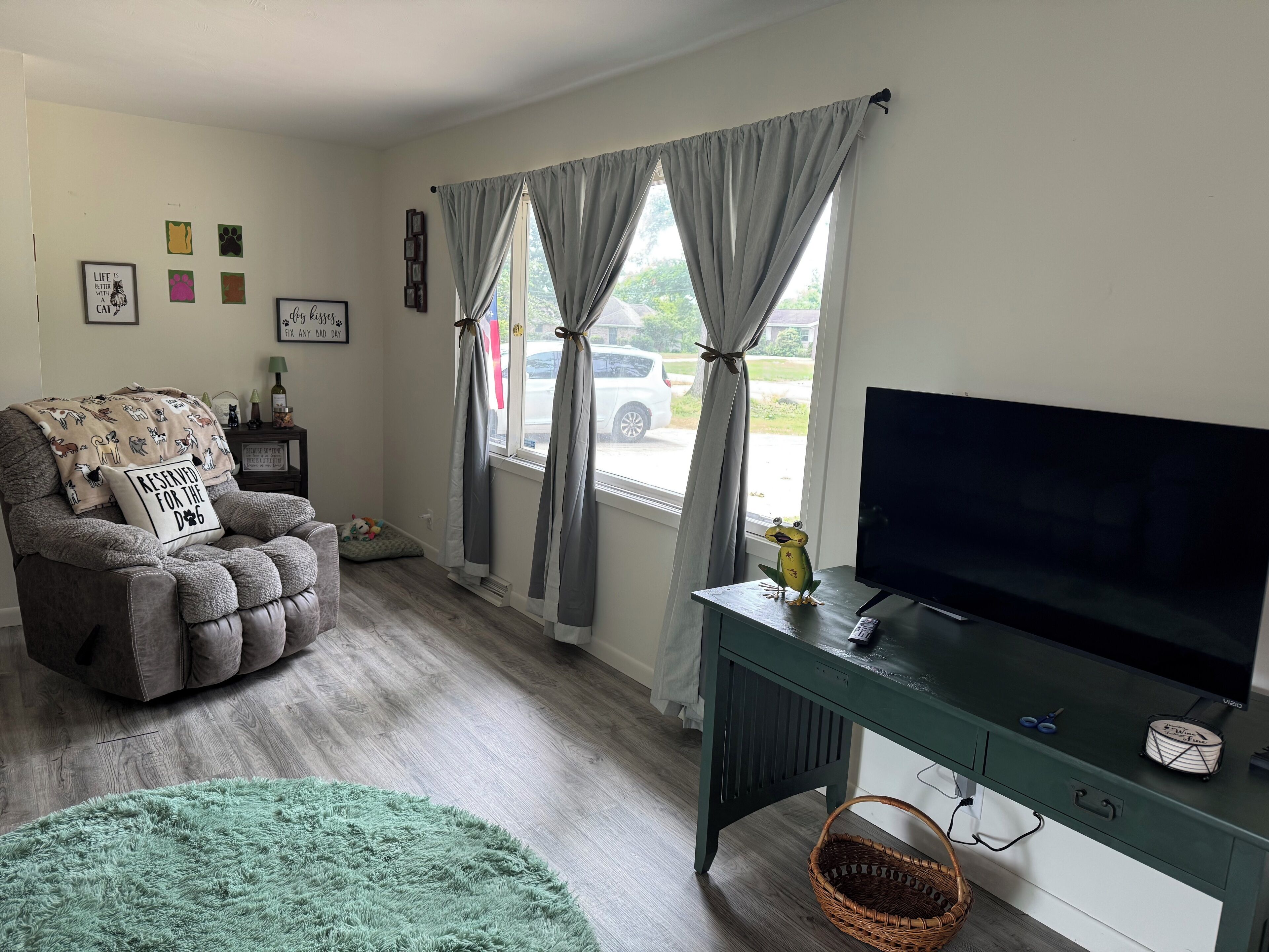 Een smart-tv en een open haard